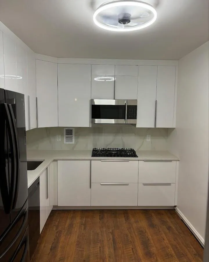 Renovated kitchen with quartz countertops in San Jacinto